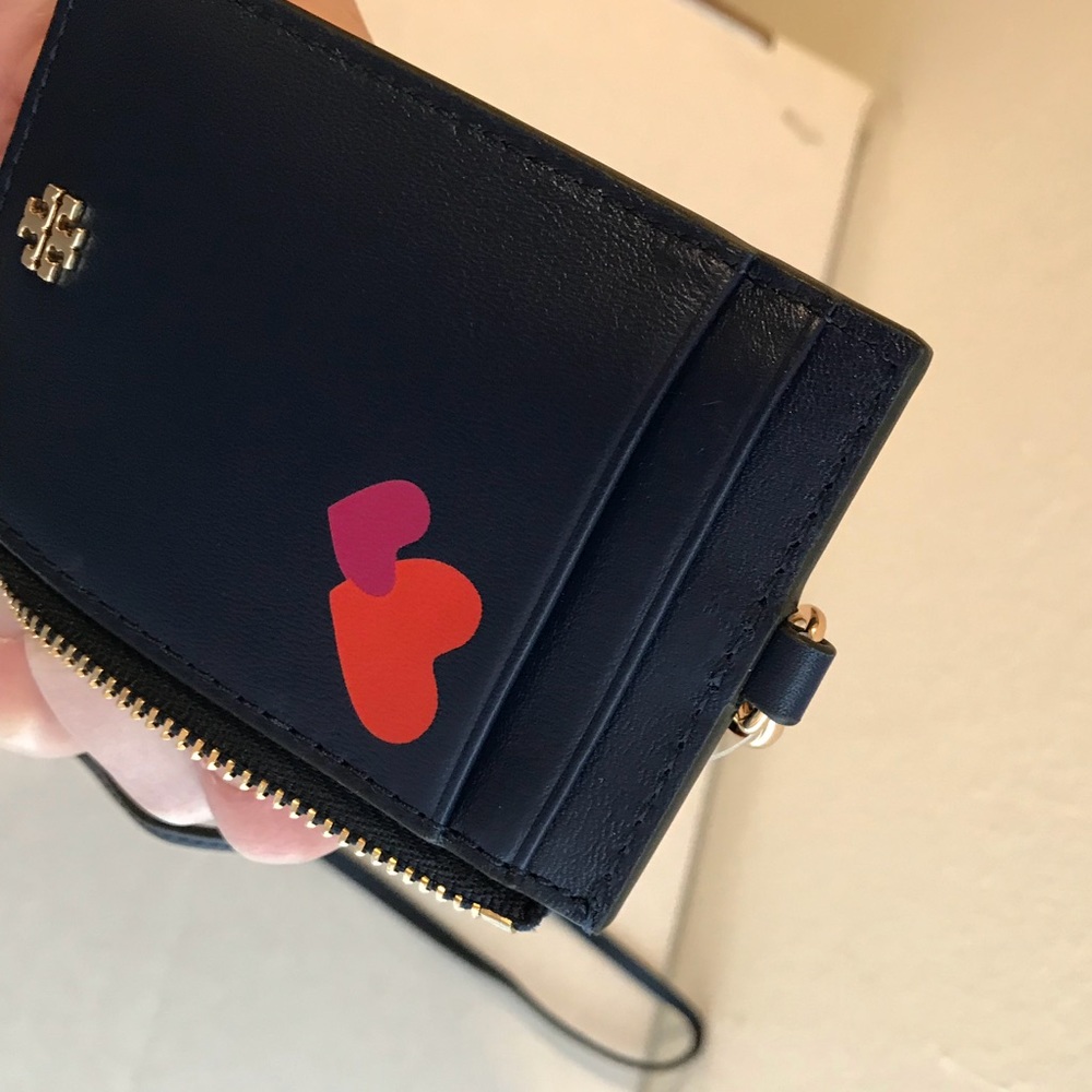 SOLD🆕 NWT Tory Burch Peace Lanyard - Picture 7 of 8